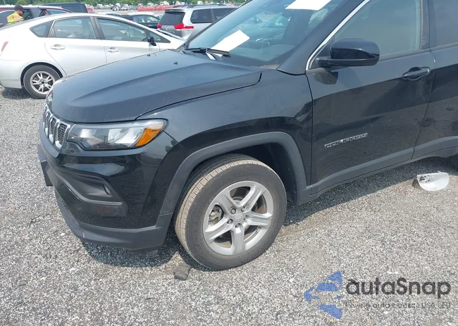 3C4NJDBN3PT531113: 42424849