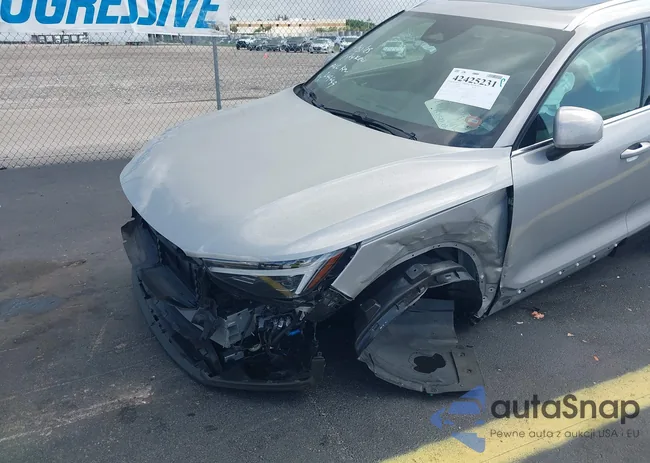 YV4L12UE0R2249649: 42425231