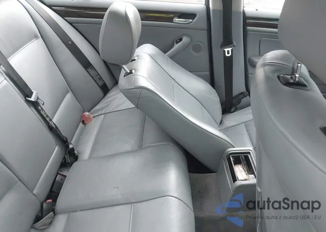 WBAEU33443PM53282: 42425361