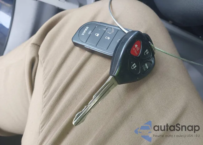 2T1BU4EE8DC071998: 42424476