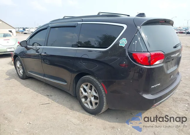 2C4RC1BGXHR668162: 42424563