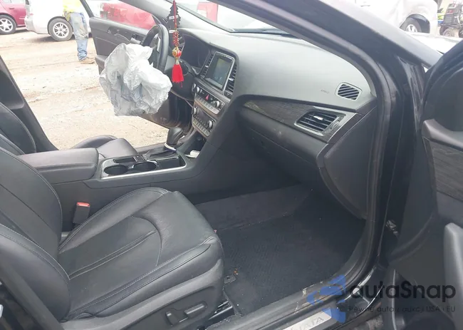 5NPE34AF3JH627979: 42424739