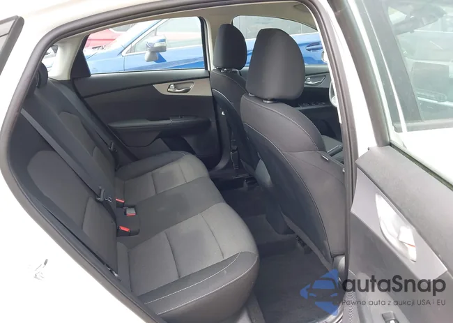 3KPF24AD2RE821490: 42425709