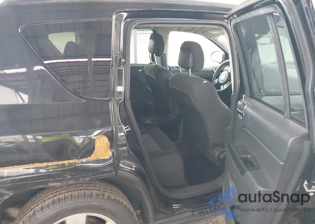 1C4NJDBB0GD781811: 42425755