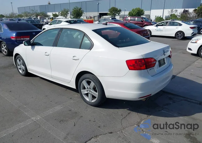 3VWLL7AJ9BM125404: 42428225