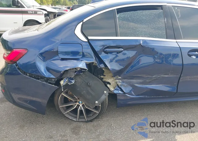 WBA5R7C56KFH15215: 42429176