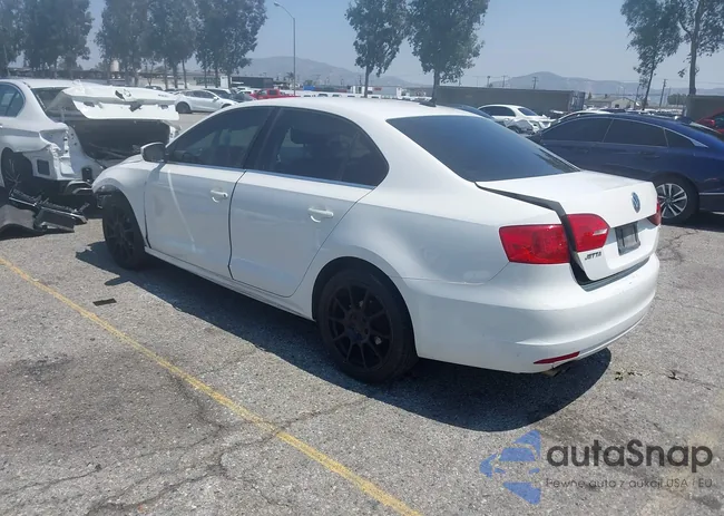 3VWDP7AJ5DM441541: 42433332