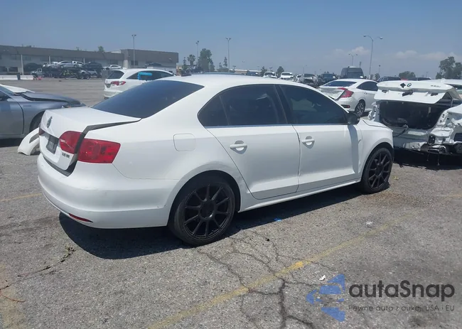 3VWDP7AJ5DM441541: 42433332