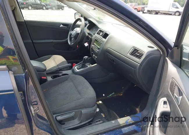 3VW2K7AJ8EM238845: 42435332