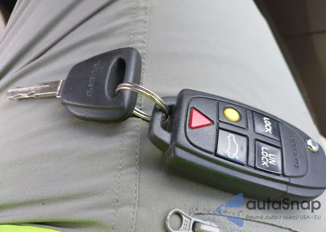 YV4982CZ4A1552390: 42435535