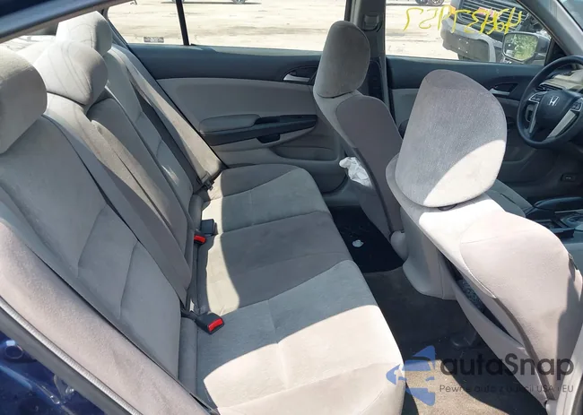 1HGCP26349A150501: 42437957