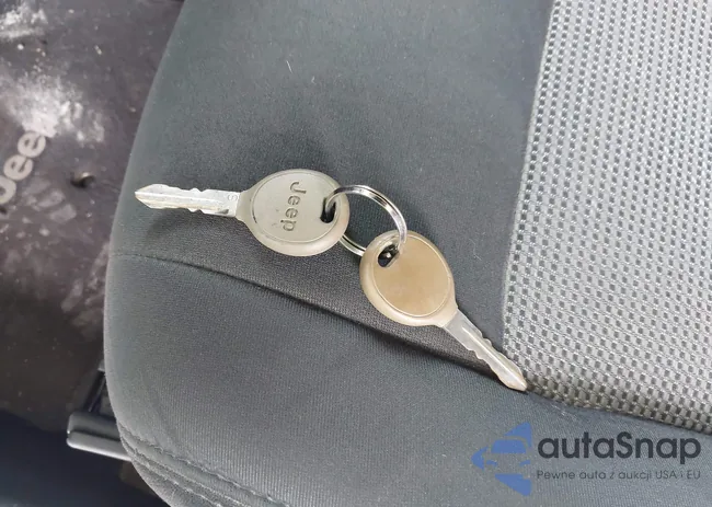 1C4NJCBAXGD642593: 42437540