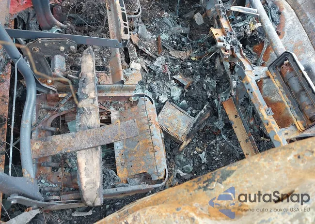 1FTNX21L9XEE85256: 42438573