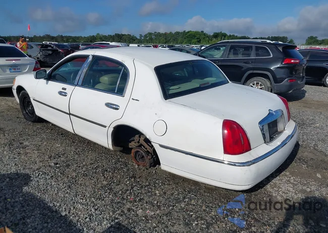 1LNHM82W0XY710627: 42440024