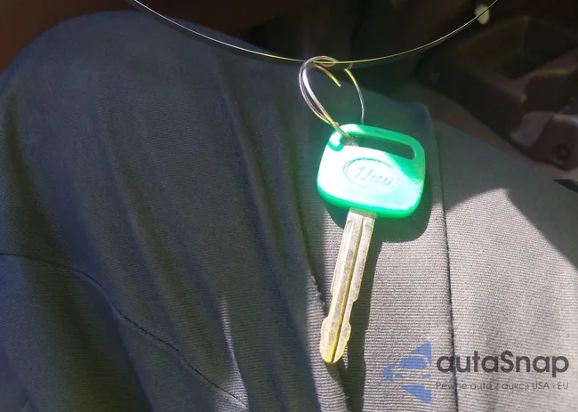 4TAVL52N6XZ400925: 42439559