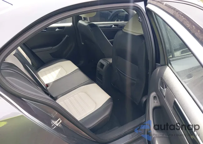 3VWD17AJ2FM414947: 42441910