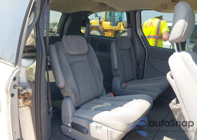 2C4GP44R25R124181: 42443444