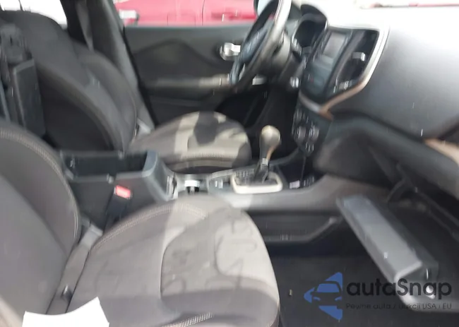 1C4PJLCB1FW711271: 42444764