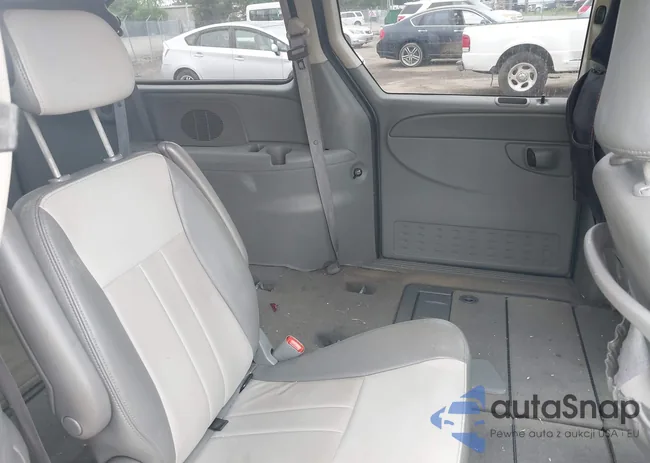 2D4GP44L87R150642: 42445372