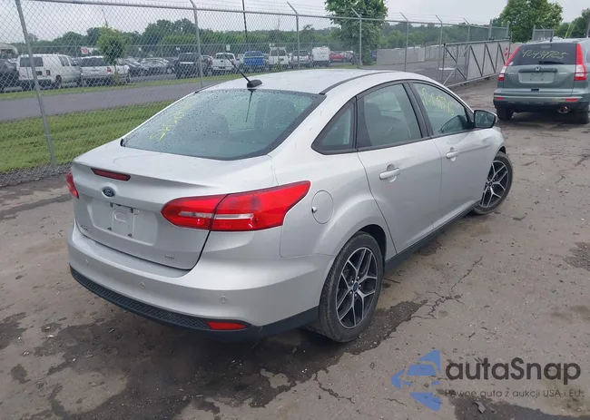 1FADP3H2XJL321067: 42449545