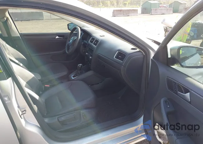 3VWD17AJ3EM227750: 42451317