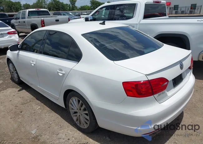 3VWLL7AJ1DM376114: 42453480