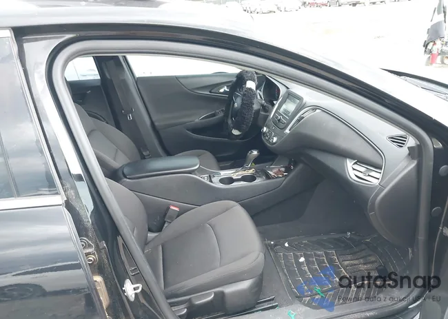 1G1ZB5ST4JF216575: 42455050