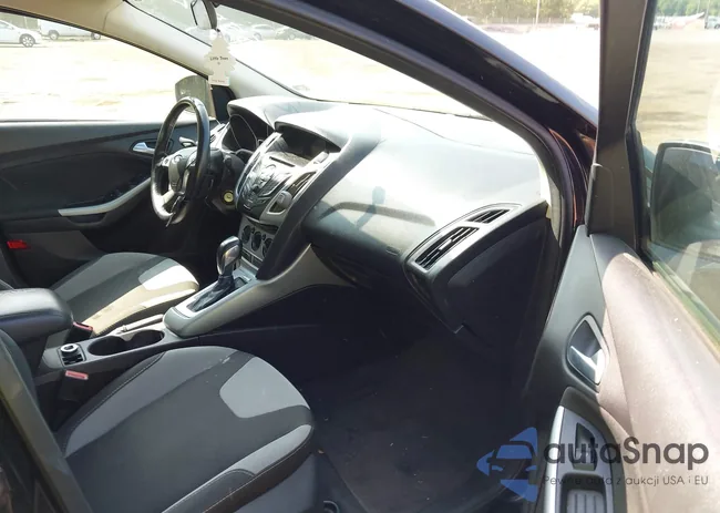 1FAHP3F28CL415763: 42455552