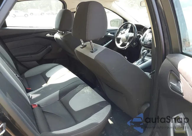 1FAHP3F28CL415763: 42455552