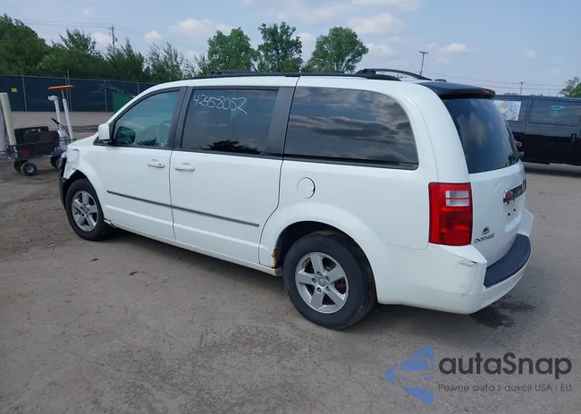 2D4RN5D1XAR352781: 42458052