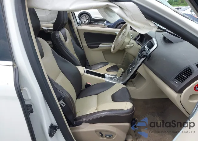 YV4992DZXA2063238: 42458133