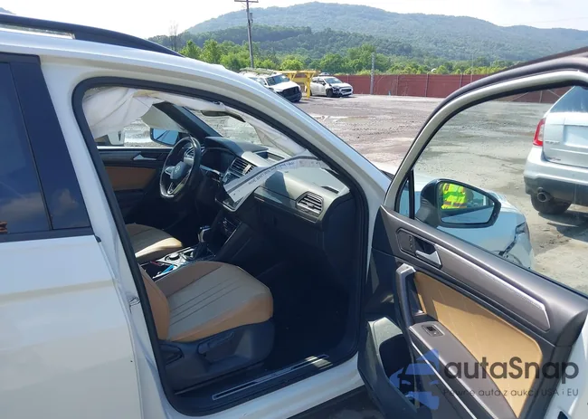 3VV8B7AX0NM007523: 42457688