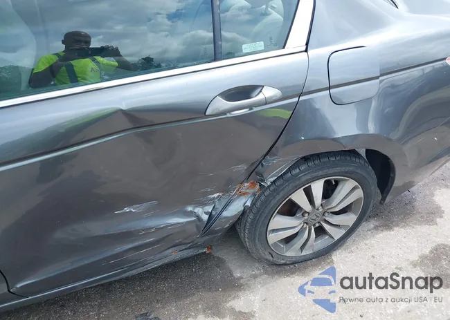 1HGCP2F34AA066683: 42460157