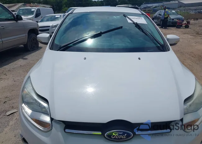 1FADP3F24EL221913: 42459557