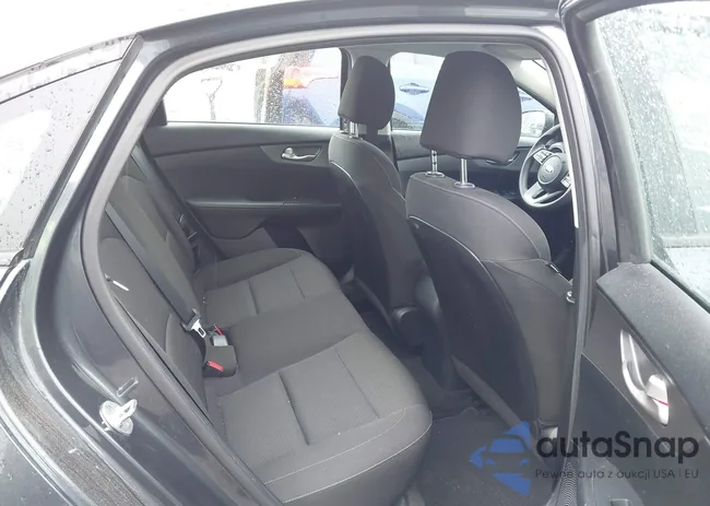 3KPF24AD6KE087975: 42462277