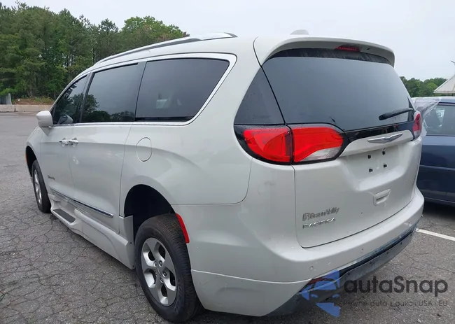 2C4RC1EG3HR720775: 42461584