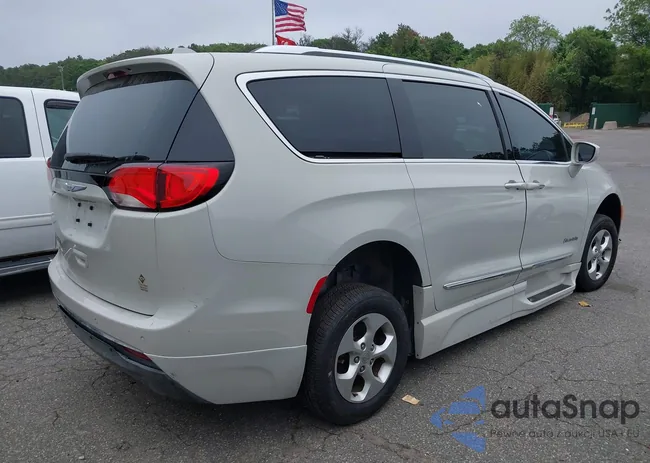 2C4RC1EG3HR720775: 42461584