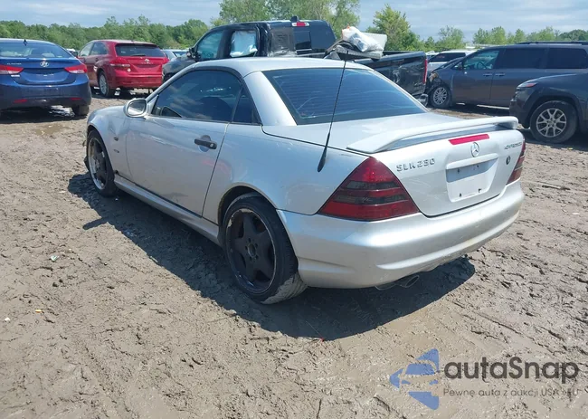 WDBKK47F9XF136119: 42462836