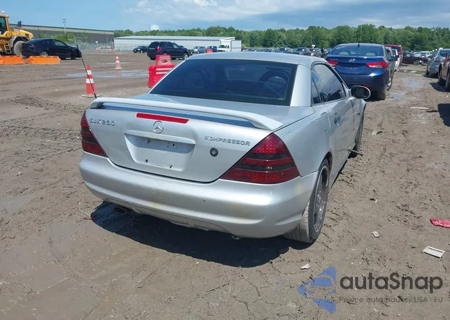 WDBKK47F9XF136119: 42462836