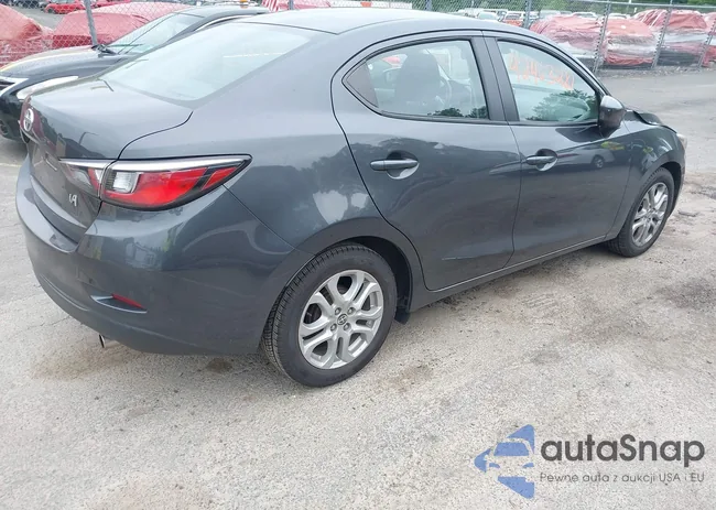 3MYDLBZV2GY128325: 42463281