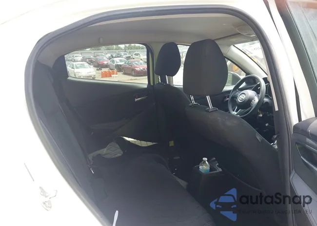 3MYDLBZV9GY113630: 42464084