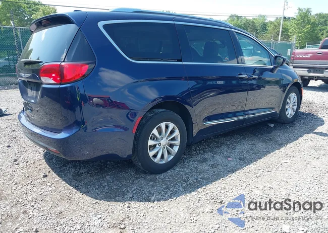 2C4RC1BGXJR194042: 42464192