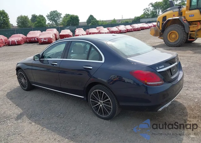 W1KWF8EB3LR581615: 42464216