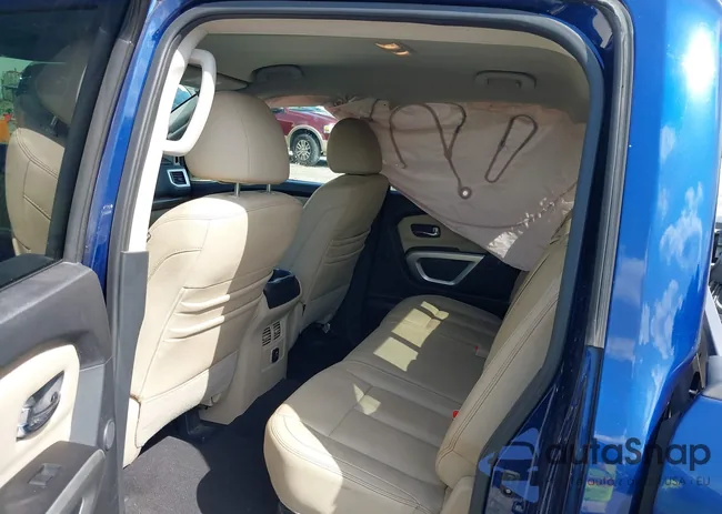 1N6AA1E68HN565628: 42465438