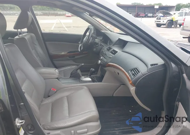 1HGCP3F8XBA012081: 42467202