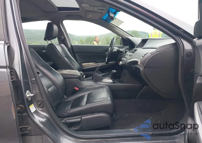 1HGCP26819A195584: 42467338