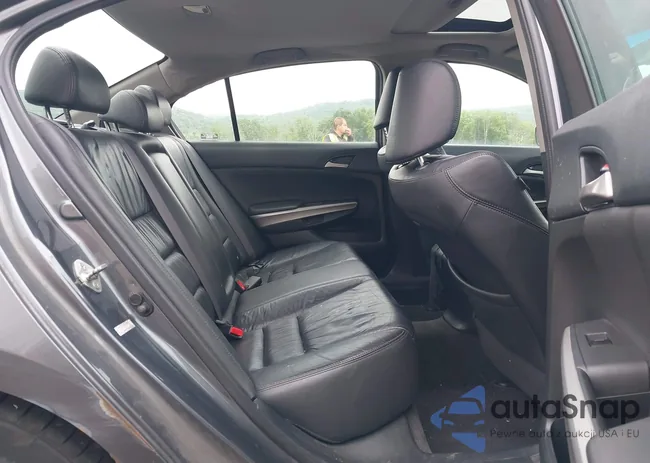 1HGCP26819A195584: 42467338