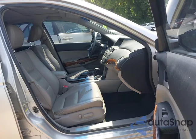 1HGCP3F8XBA010962: 42467656