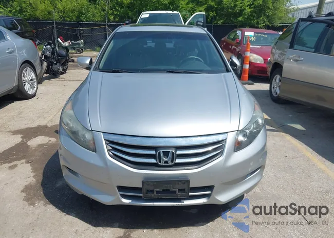 1HGCP3F8XBA010962: 42467656