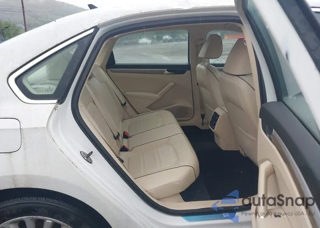 1VWBT7A36GC061568: 42469104